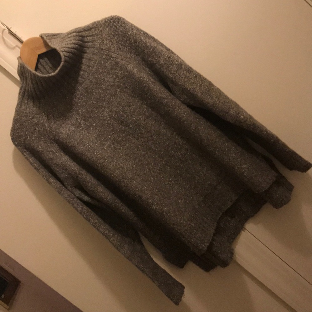 Cozy high-low funnel neck sweater!!